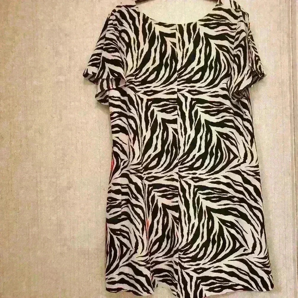 Women's‎ Zebra Print Dress - Picture 2 of 3